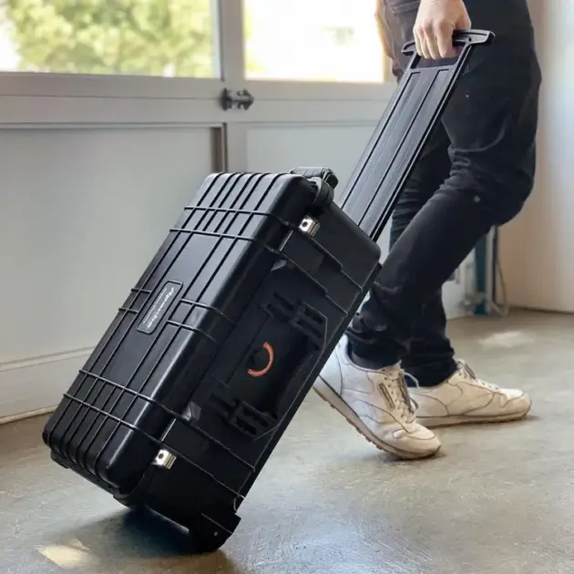 Apache 5800 Weatherproof Rolling Carry Case